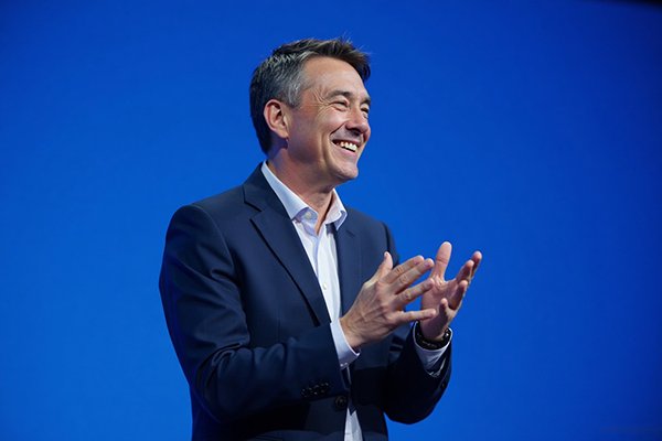 Fortalece los cimientos de tu iglesia con materiales de capacitación avanzada para desarrollar un liderazgo sólido, visionario y conforme al corazón de Dios.